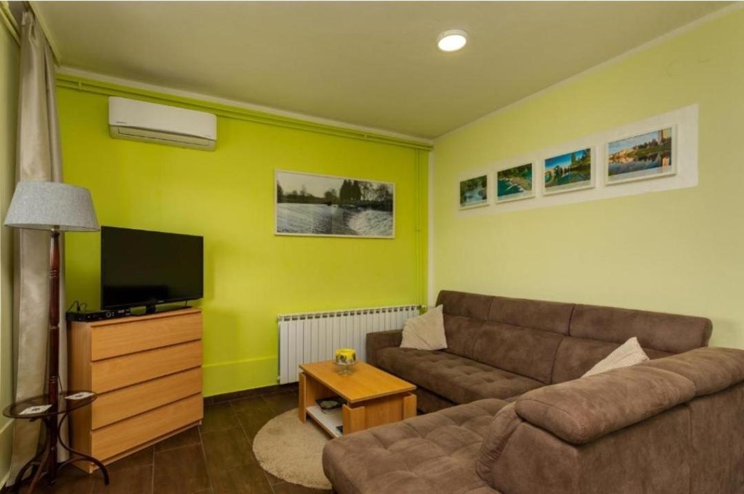 Apartment Карловац Екстериор снимка