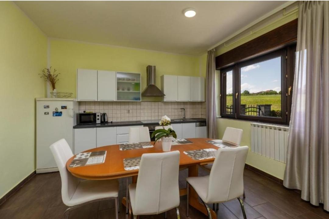 Apartment Карловац Екстериор снимка